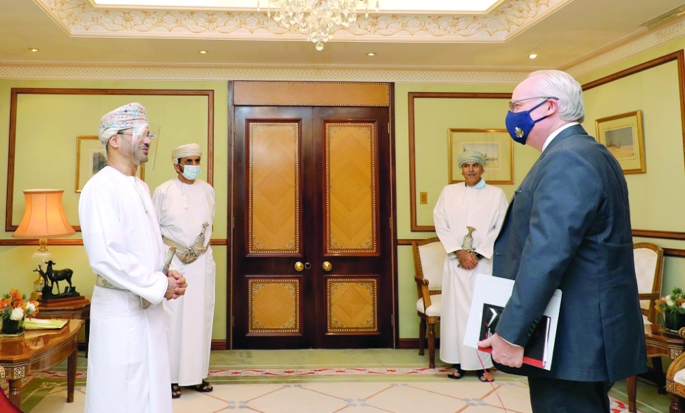 السيد بدر بن حمد يستقبل المبعوث الأمريكي  