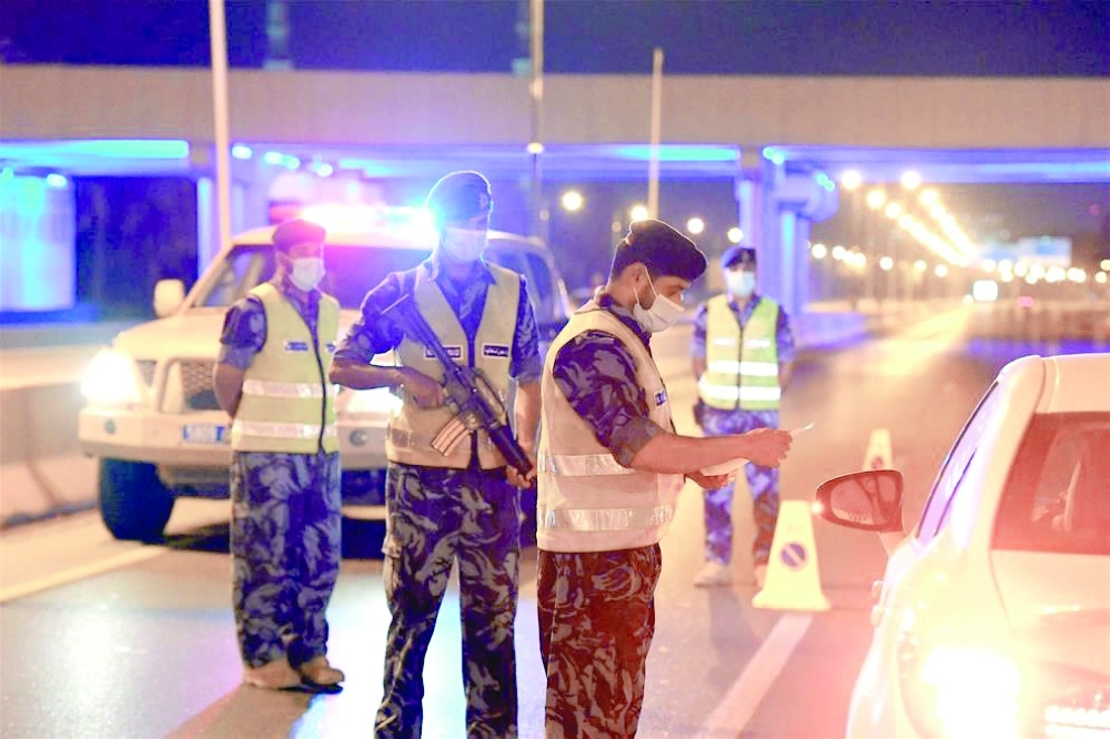 جهود كبيرة بذلت أثناء فترة الإغلاق الليلي من قبل شرطة عمان السلطانية وكافة الاجهزة العسكرية والامنية 