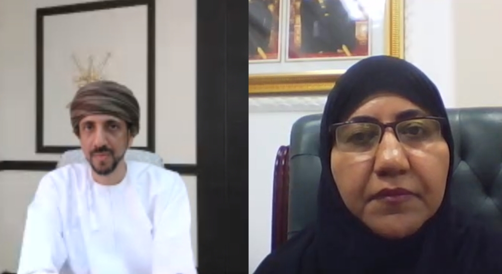وزير الدولة ومحافظ مسندم  والمديرة العامة لتعليمية مسندم في الحفل الإفتراضي