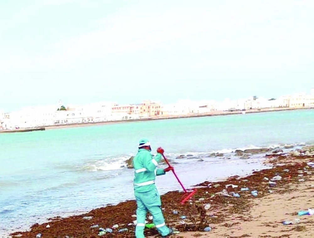 التخلص من نفوق الأسماك بجعلان