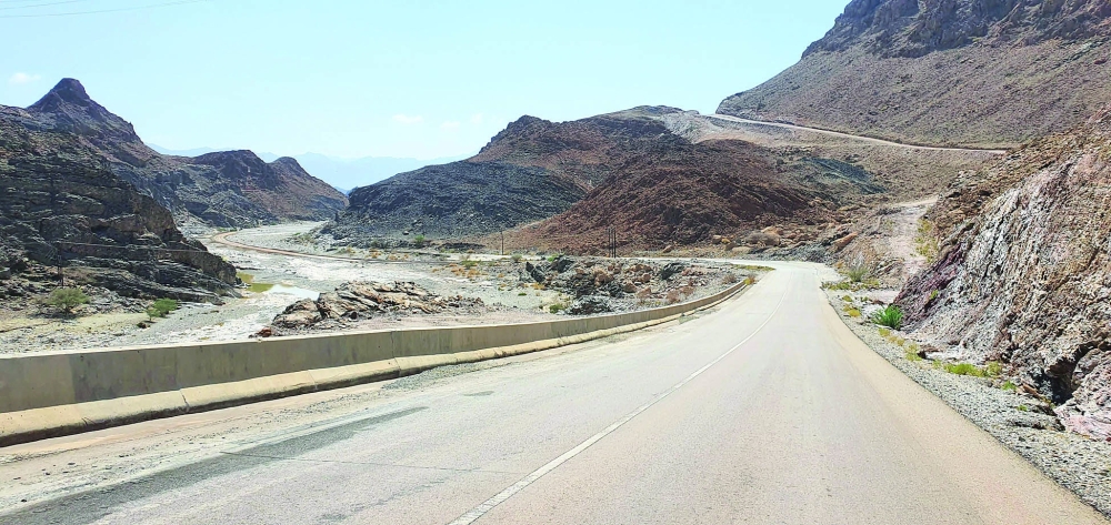  من أعمال تهيئة الطرق في العامرات 