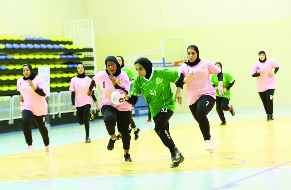 من لقاء الجولة الأولى بين فريقا صحار والخابورة
