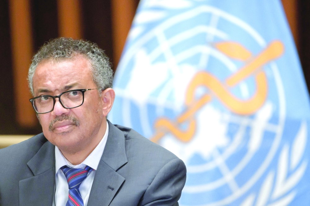 المدير العام لمنظمة الصحة العالمية تيدروس أدهانوم غيبريسوس خلال مؤتمرً صحفيً لمراسلي الأمم في جنيف(أرشيفية).   (أ ف ب)