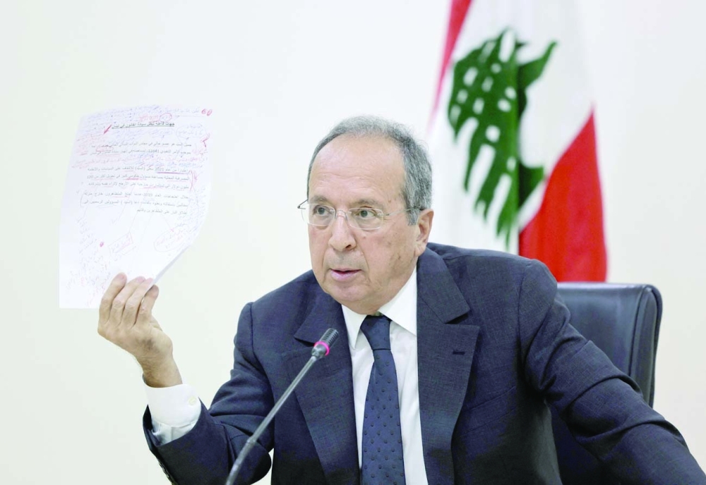 النائب اللبناني جميل السيد خلال مؤتمر صحفي في بيروت، امس. ا ف ب  