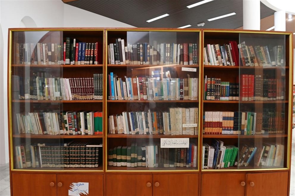 أرفف الكتب 