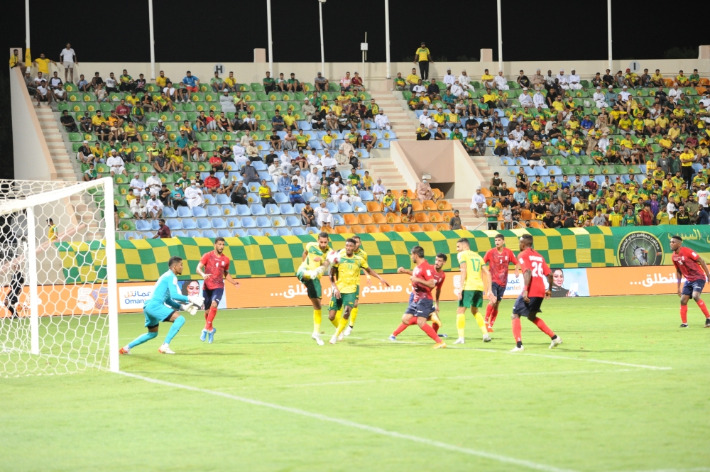 جانب من منافسات دوري عمانتل