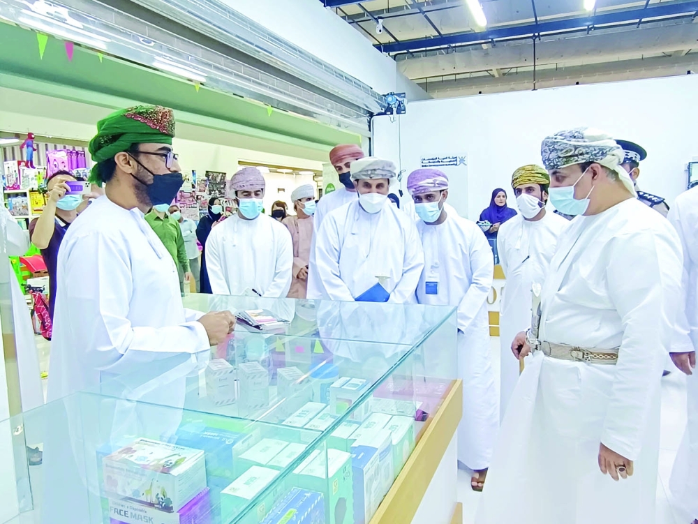 والى بركاء يتفقد المنصات