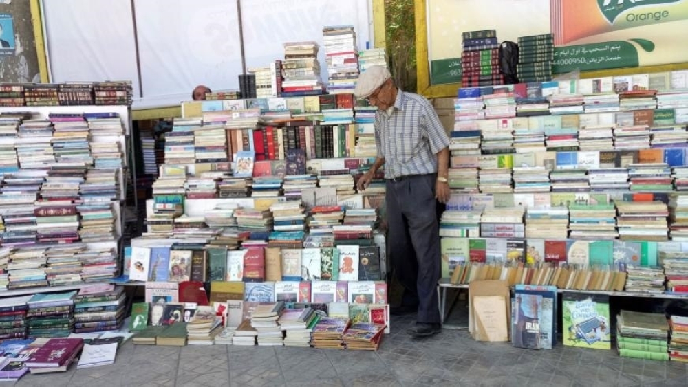 من مكتبات الأرصفة في دمشق 