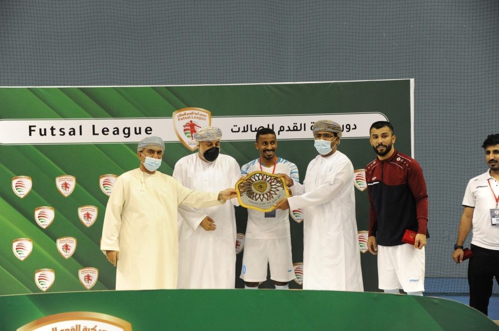 تتويج صلالة بدرع الدوري
