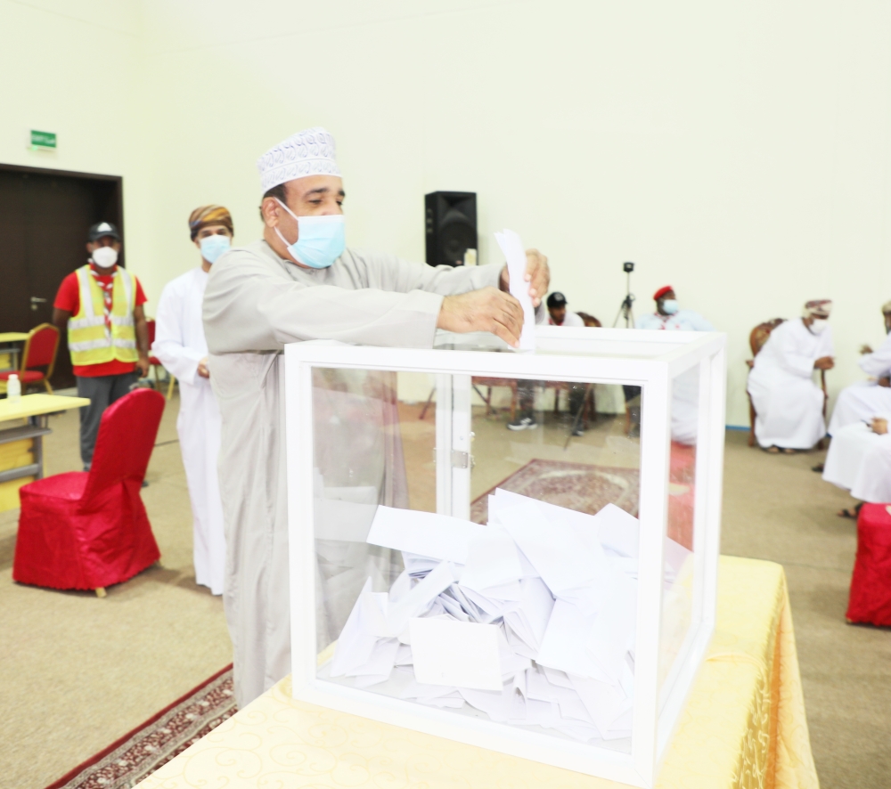 جانب من تصويت أعضاء الجمعية العمومية