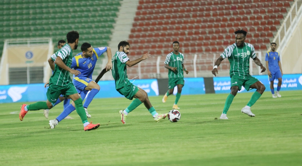 من لقاءات الجولة الماضية بدوري عمانتل