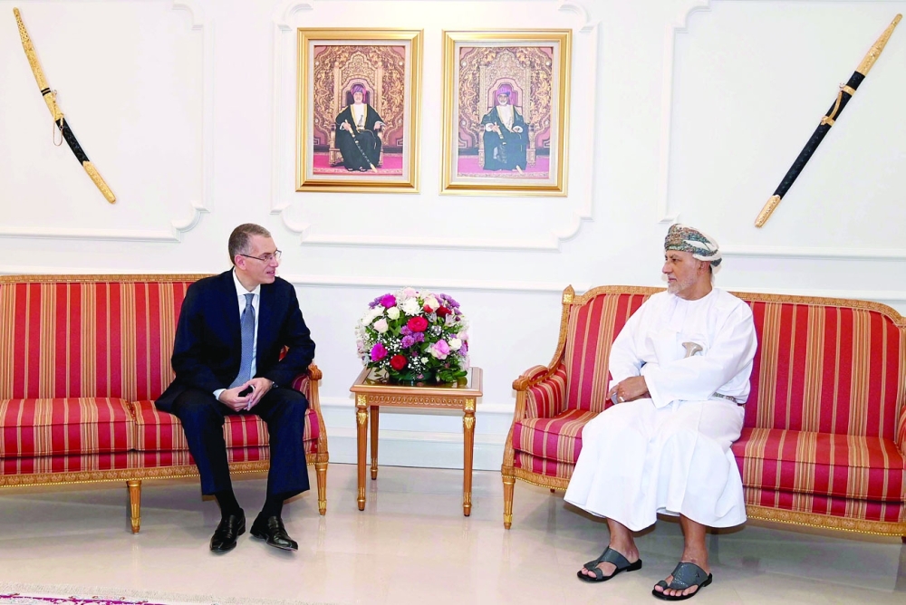  السيد شهاب بن طارق يستقبل السفير المصري