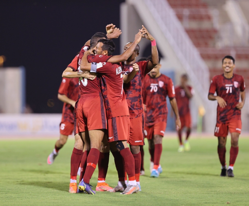 فرحة لاعبي الرستاق بالفوز على بهلا