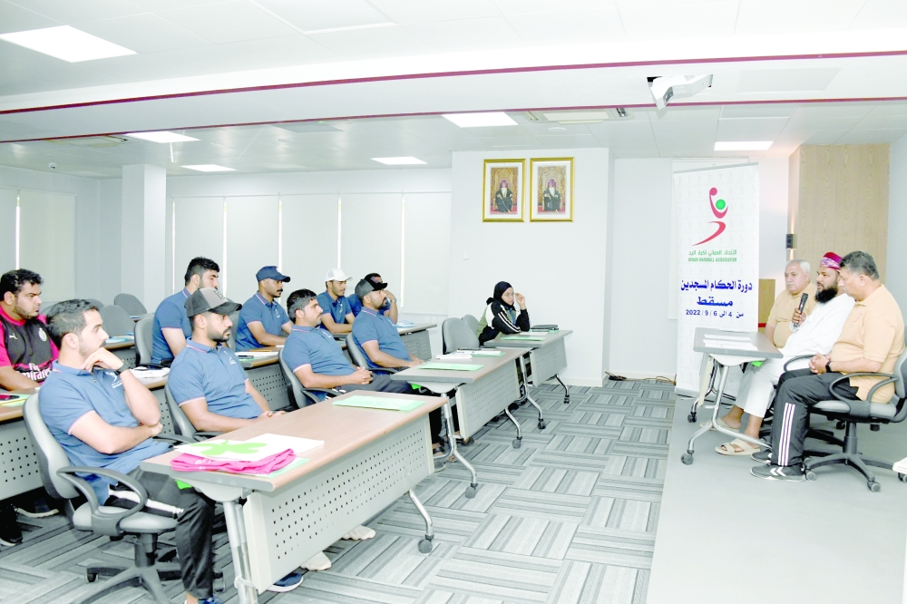 من افتتاح الدورة         