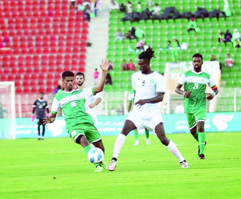 من منافسات دوري عمانتل بالجولة الماضية