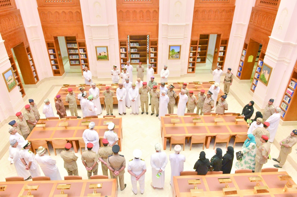 الوفد العسكري يتعرف على أقسام مجلس الشورى 
