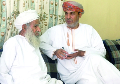 سلطنة عُمان – علي بن محمد العبري يستذكر ذكريات مسيرته التعليمية بمسجد نزوى