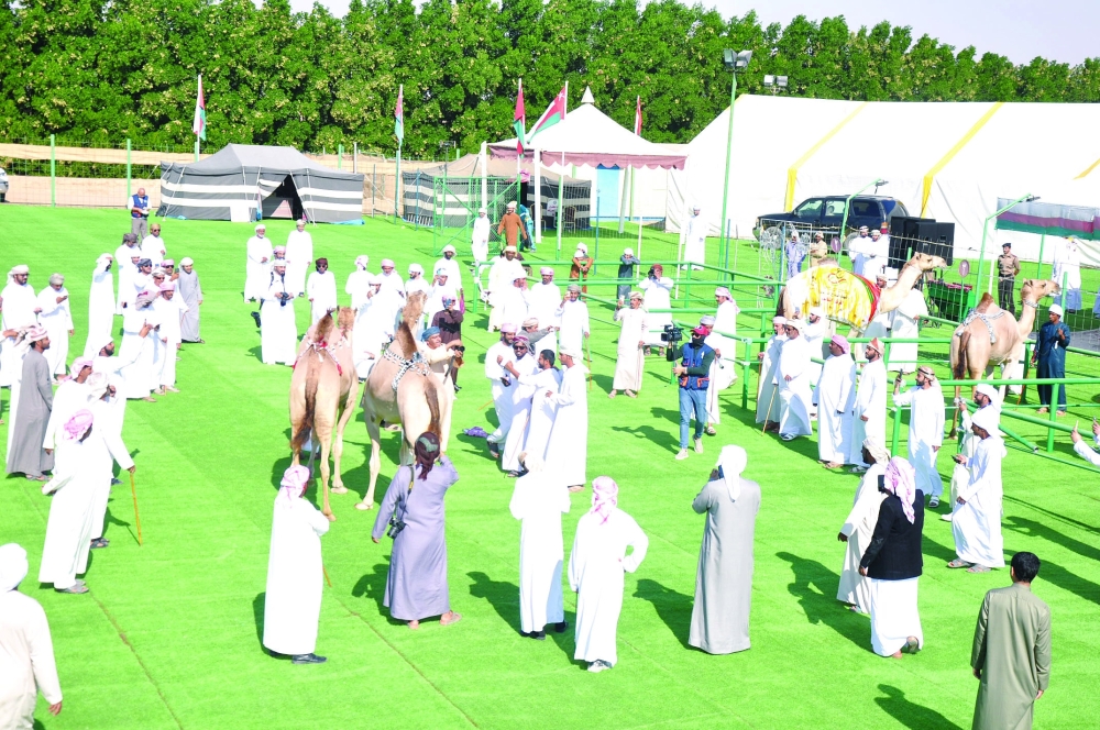من منافسات مهرجان حمراء الدروع الماضي