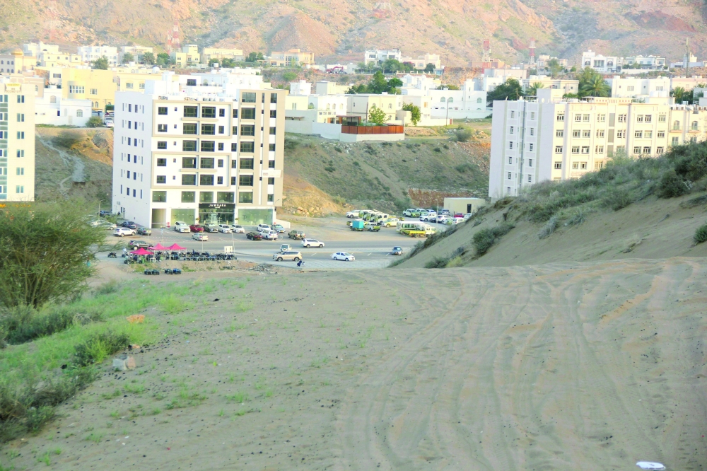 جانب من ممرات الصعود للرمال