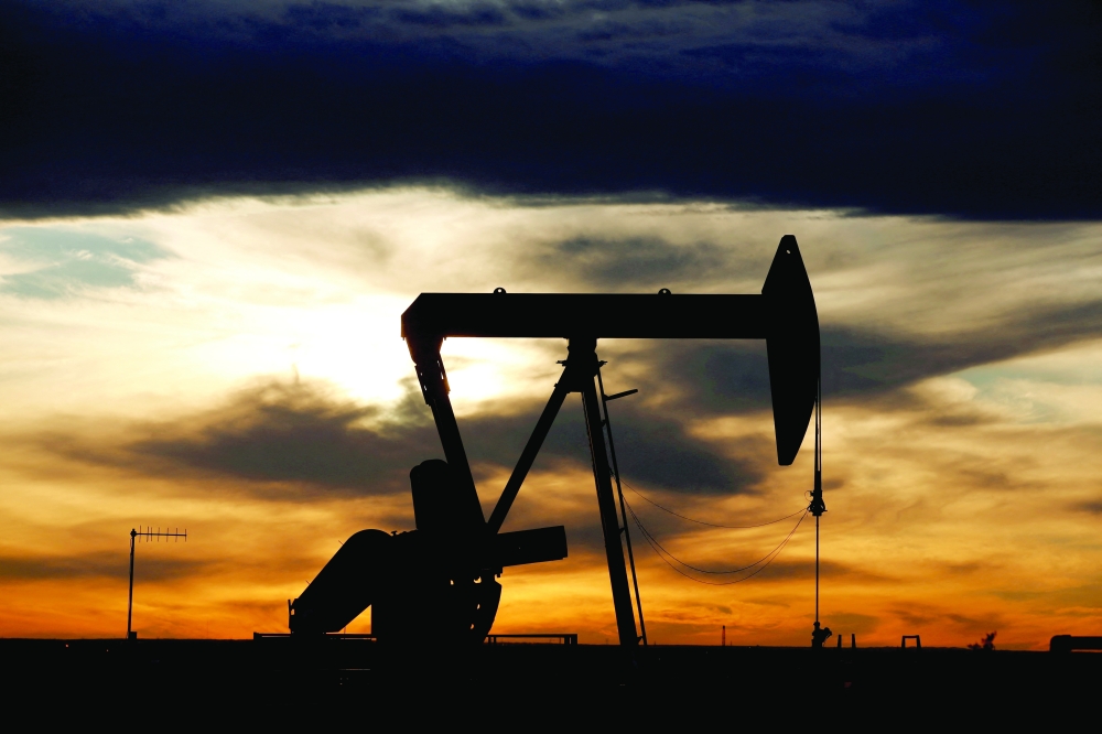 أسعار النفط تتجه لإنهاء الأسبوع على ارتفاع بعد خسارتين متتاليتين