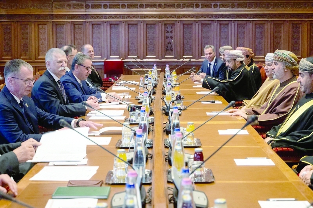 سلطنة عمان والمجر تبحثان تعزيز التعاون في المجال البرلماني