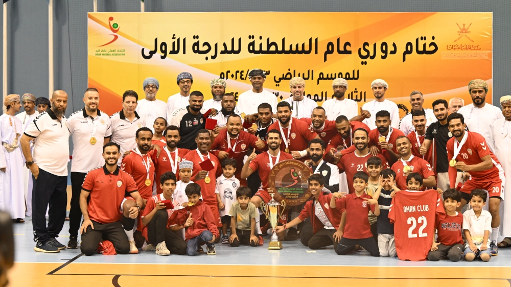 نادي عمان يتألق بثنائية درع الوزارة والدوري في كرة اليد