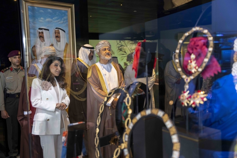 جلالته يزور متحف قصر السلام الكويتي