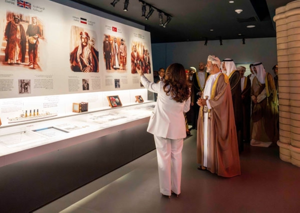جلالة السلطان يزور متحف قصر السلام ويشيد بأصالة الكويت وتاريخها التليد