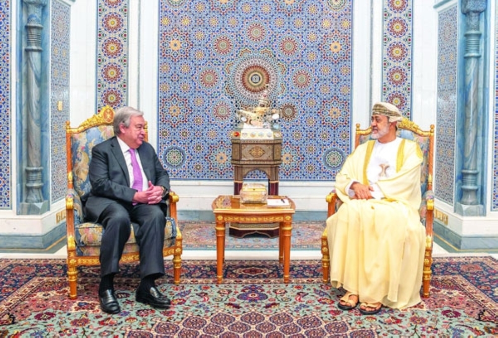 جلالة السلطان يبحث جهود وقف الحرب في غزة مع الأمين العام للأمم المتحدة