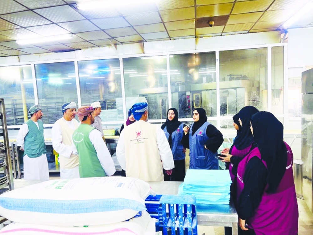 زيارة المصانع وخطوط الإنتاج والمؤسسات التجارية