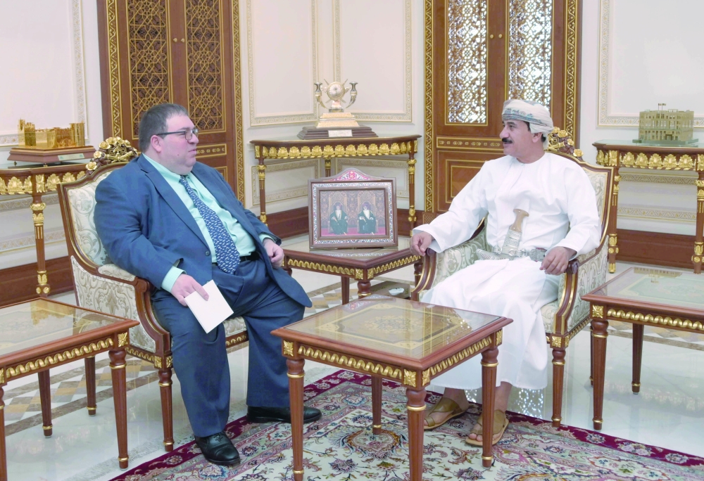ويستقبل السفير القبرصي