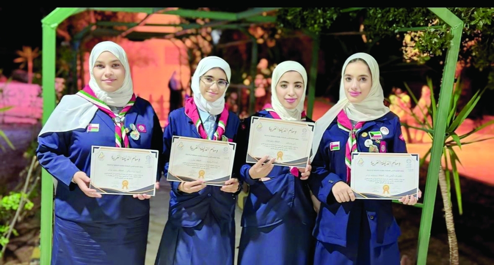 تتويج جوالات سلطنة عمان بوسام الدليلة العربية