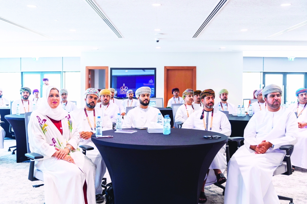 المشاركون في البرنامج من مختلف وحدات الجهاز الإداري للدولة