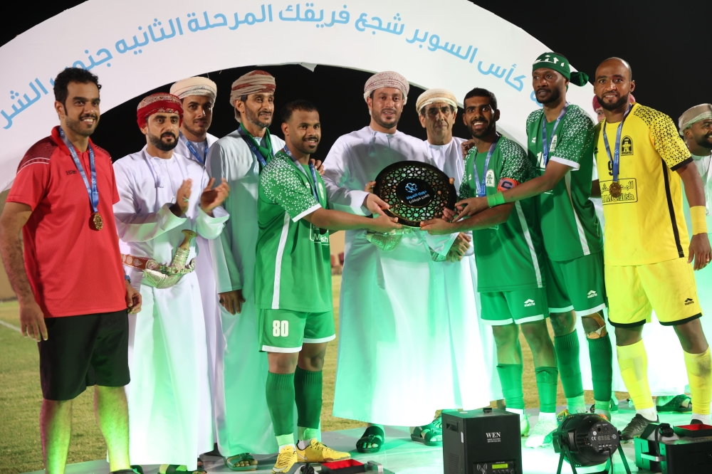 تتويج فريق المنجرد بلقب دوري السوبر   ...                   تصوير : سعيد الراشدي