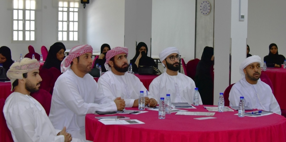 يناقش البرنامج في يومه الأول الإدارة المالية للشركات