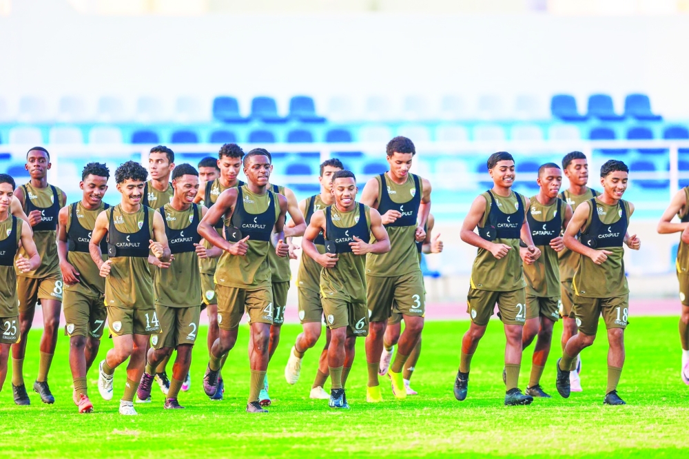 لاعبو منتخب الناشئين في الحصة التدريبية