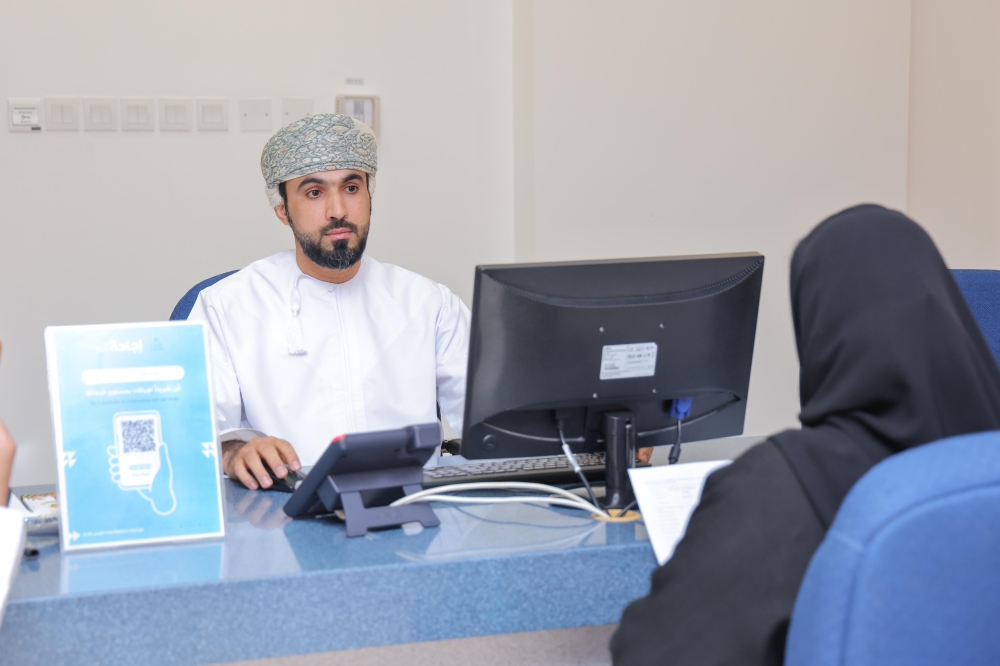 الوزارة تعمل على رفع نسبة القوى العاملة الوطنية في القطاعين الحكومي والخاص