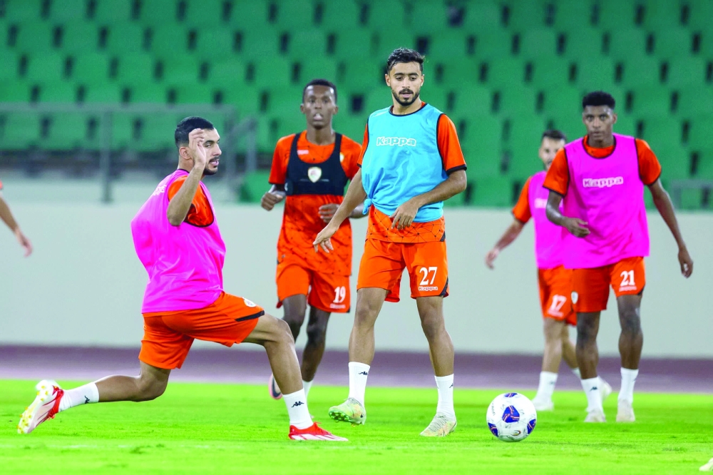 لاعبو المنتخب الوطني في الحصة التدريبية