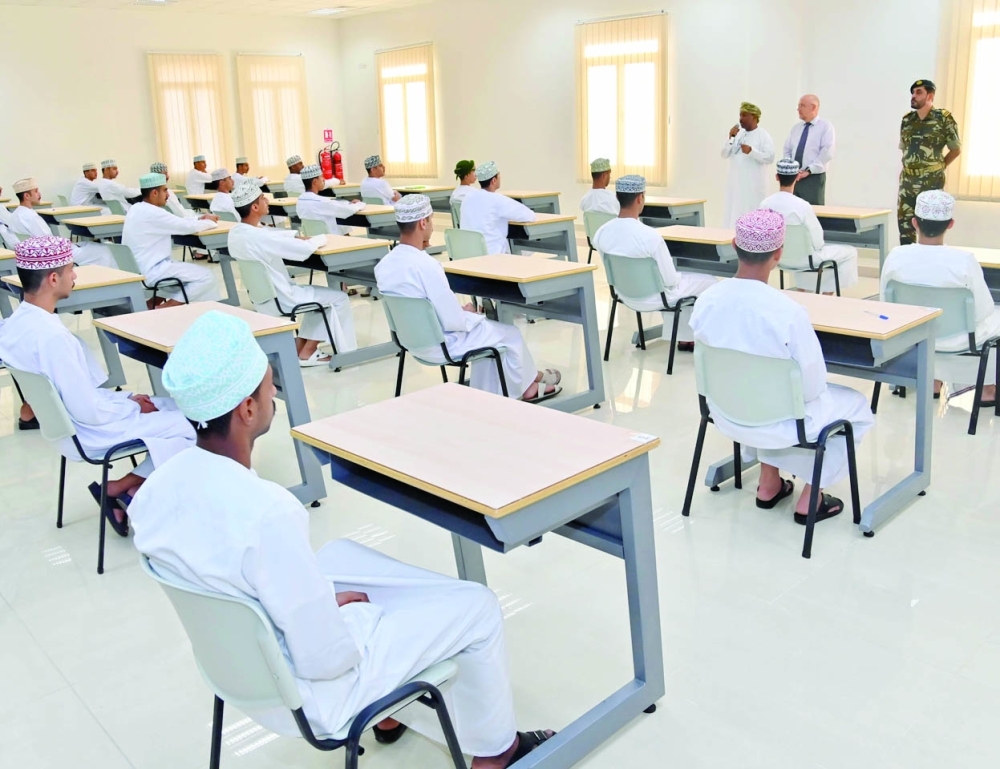 تقديم  محاضرات توعوية حول مسيرة الطالب الجامعي