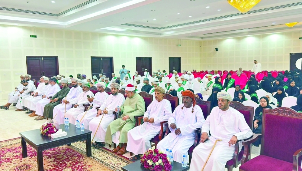 الحضور في برنامج الإنماء المهني بقاعة فندق بلازا بصلالة