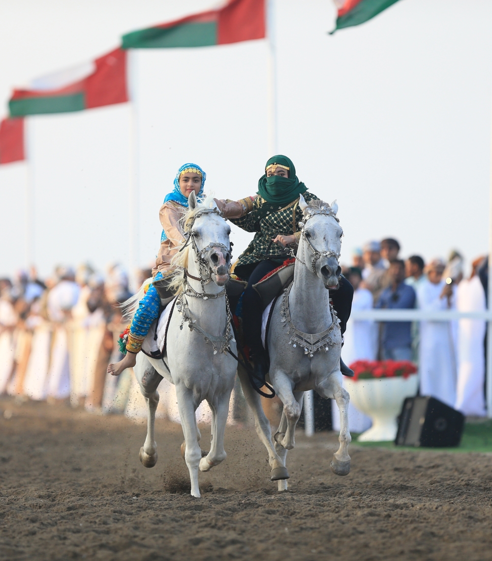 مشاركة الفارسات في المهرجان