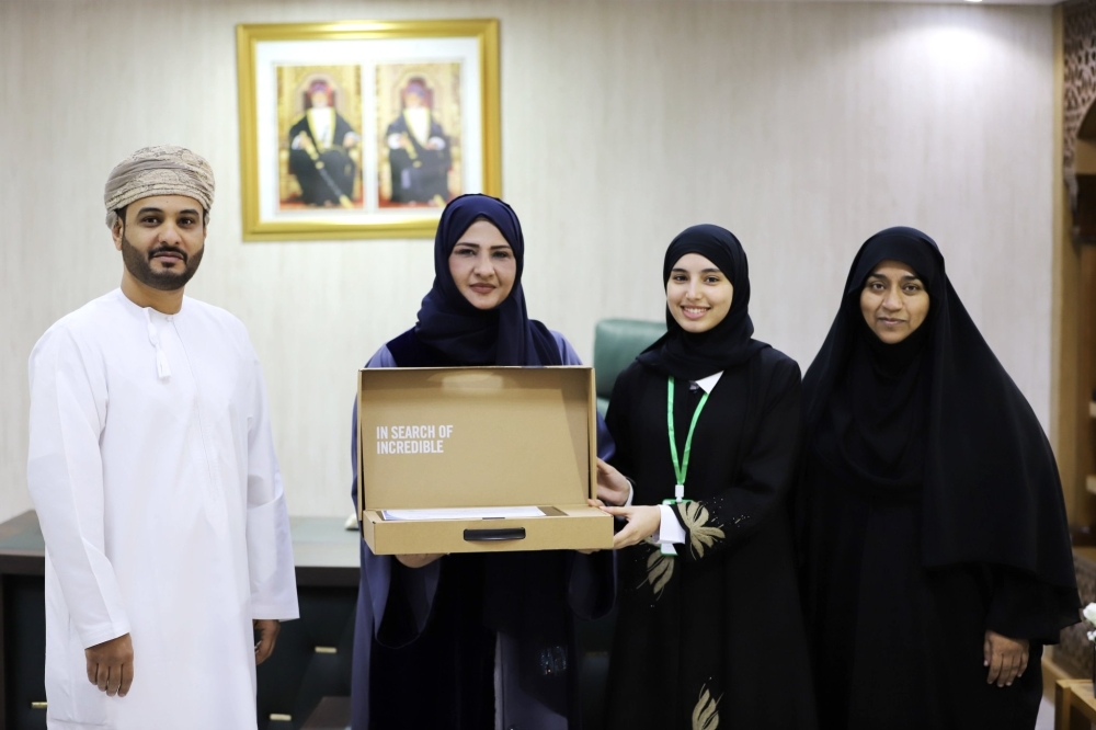  تكريم الطالبات الفائزات بالمراكز الأولى