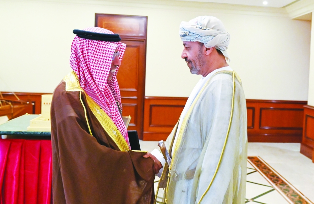 وزير الداخلية خلال استقبال الأمين العام لمجلس وزراء الداخلية العرب