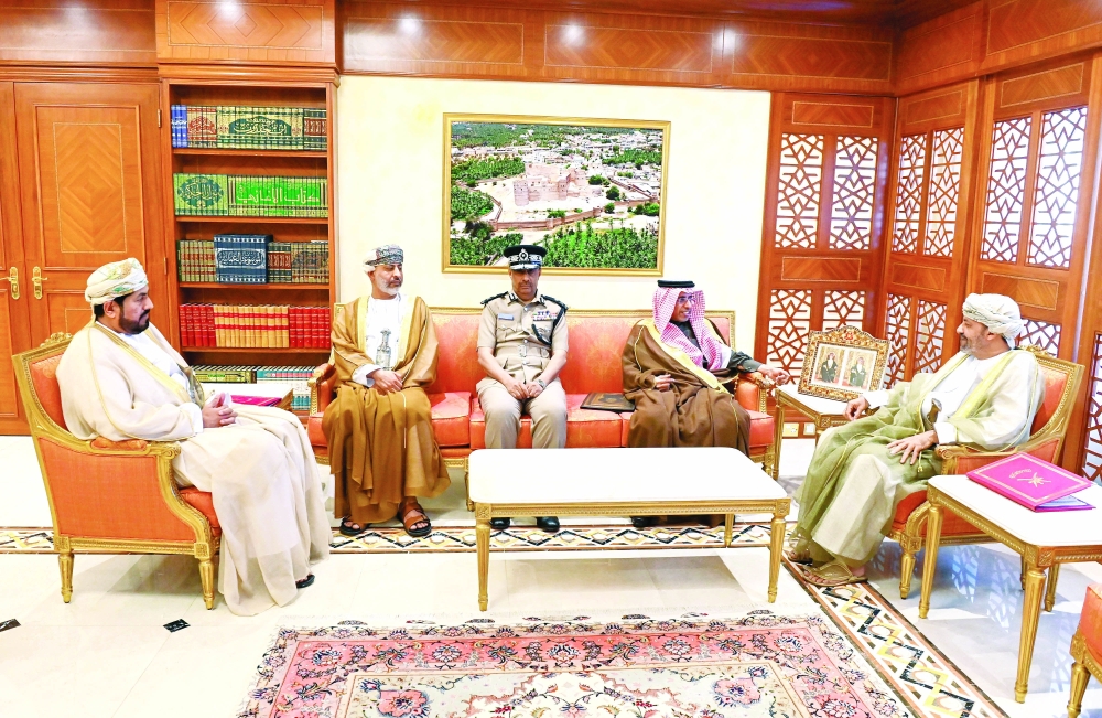 وزير الداخلية خلال استقبال الأمين العام لمجلس وزراء الداخلية العرب