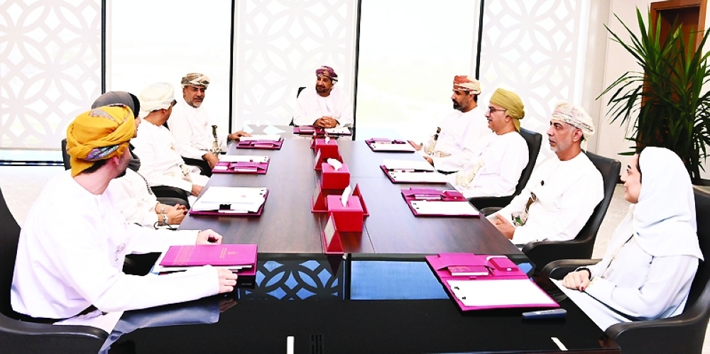 مجلس أمناء الأكاديميّة السُّلطانية للإدارة خلال اجتماعه الرابع