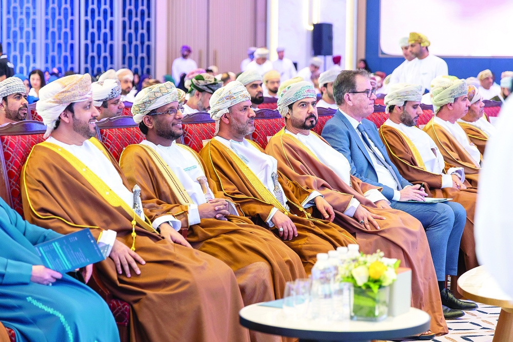 راعي الحفل والحضور في الاحتفال بيوم الصناعة العمانية 