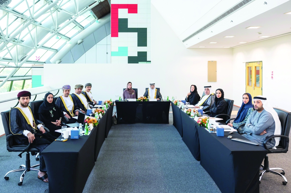 خلال اجتماع اللجنة المشتركة بين جامعة السلطان قابوس وجامعة الإمارات العربية