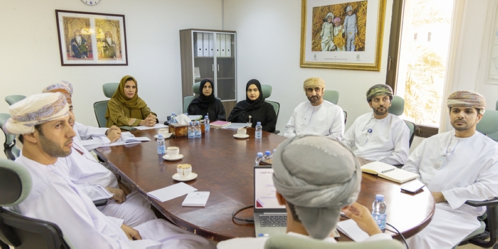 الاجتماع ناقش سبل تحسين إجراءات الفحص وضمان التزام السجلات التجارية بالقوانين واللوائح المعمول بها