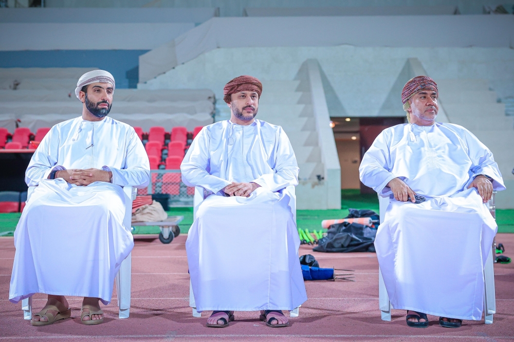 وكيل الرياضة والشباب ورئيس اتحاد الكرة يتابعان الحصة التدريبية للمنتخب الوطني الأول