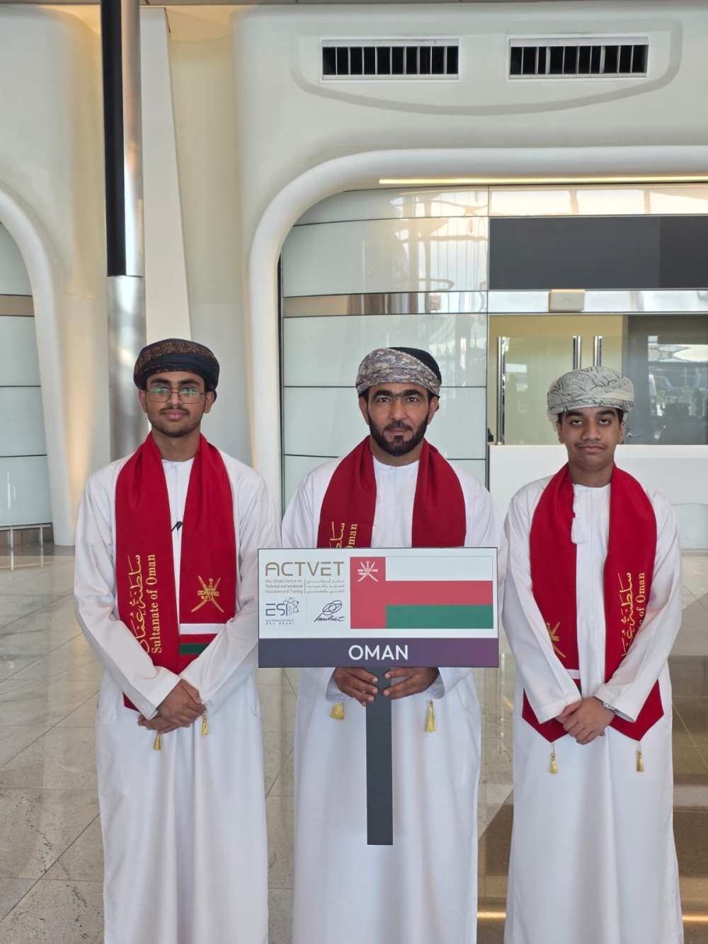 الطلبة المشاركون في المشروع العلمي 